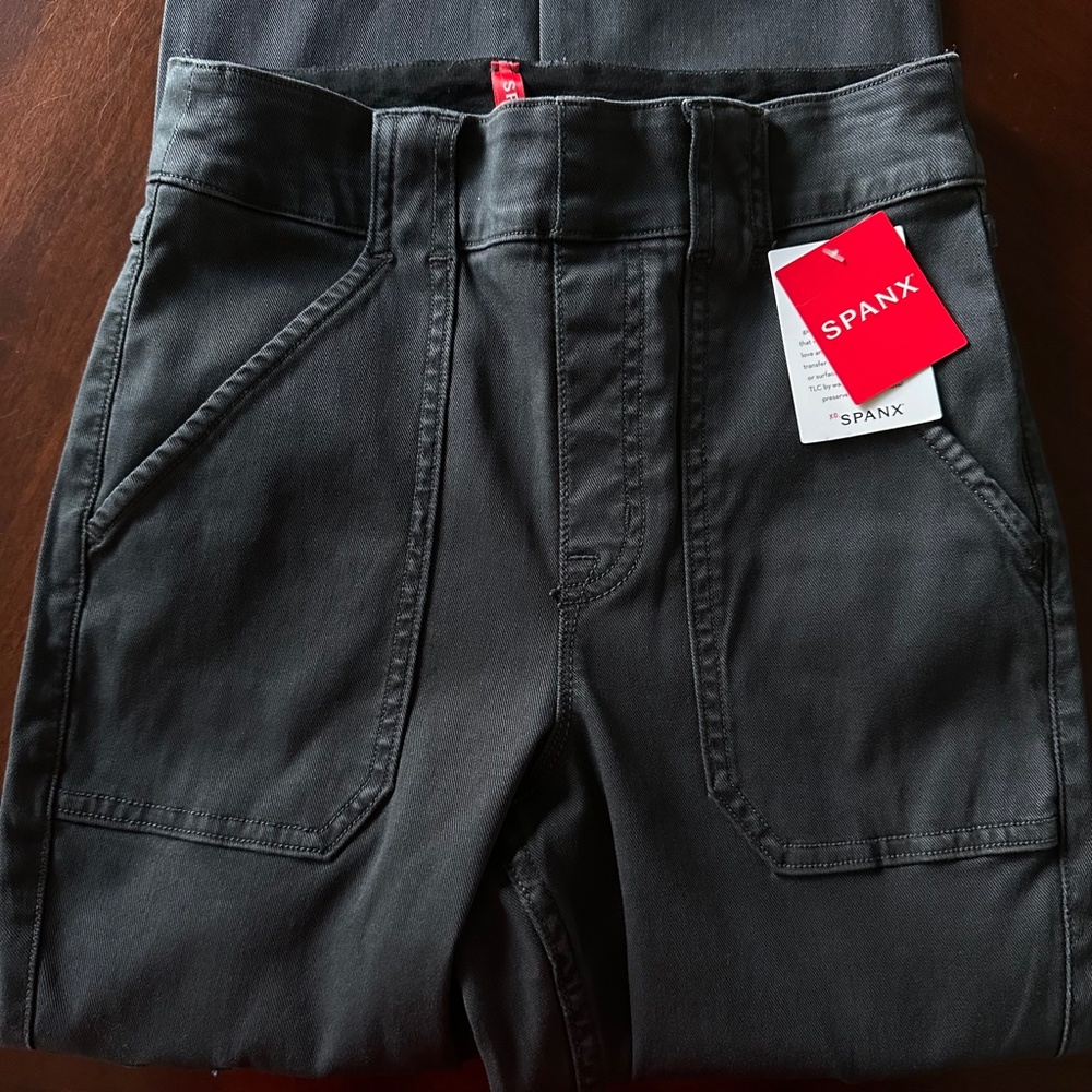 SPANX Black Ankle Cargo Leggings - Picture 9 of 16